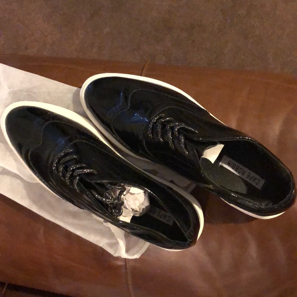 Cape Robbins dress shoes black patent